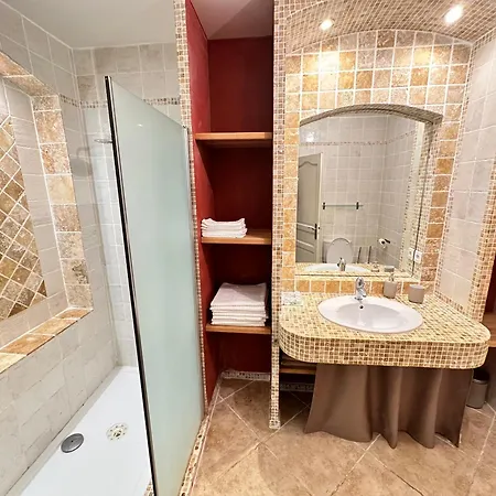 Entier Avec Piscine *