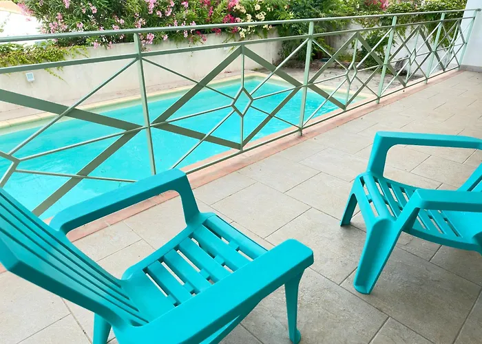 Entier Avec Piscine Biguglia (Corsica)